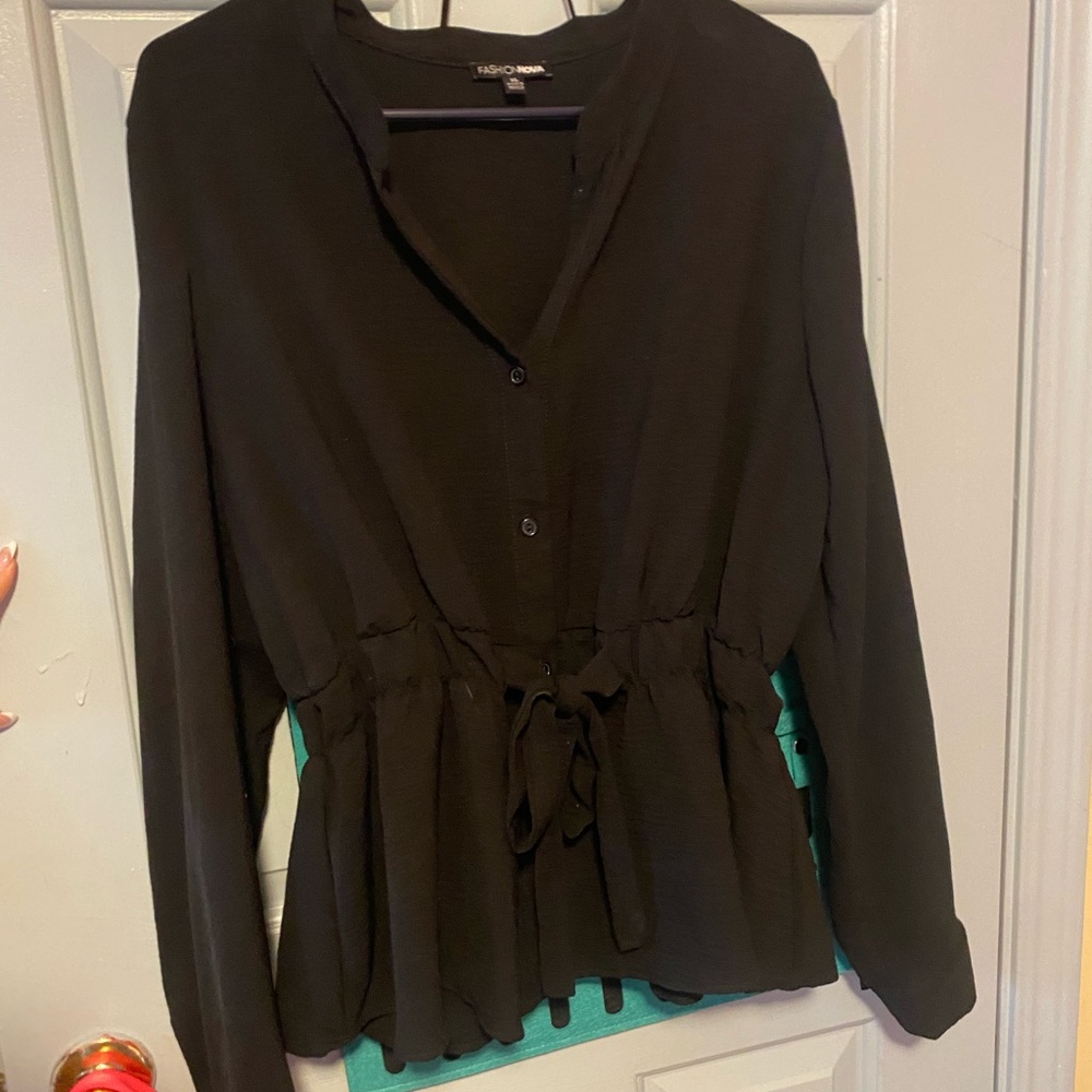 Fashion Nova Black Button-Up Blouse